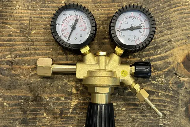 Manometar za CO₂ i argon — oprema za zavarivanje